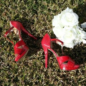 Micheal Kors Nadja T Platform Heels